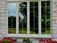 Fen&ecirc;tre &agrave; battant en PVC avec imposte et carrelage